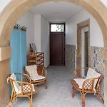 Дом отдыха Rustic & Modern Stone House By Host Wise