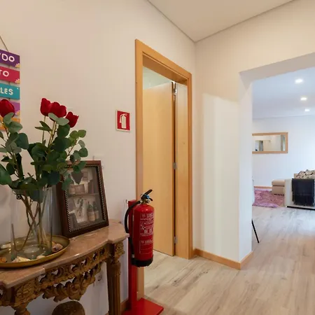 Dom wakacyjny Rustic & Modern Stone House By Host Wise *