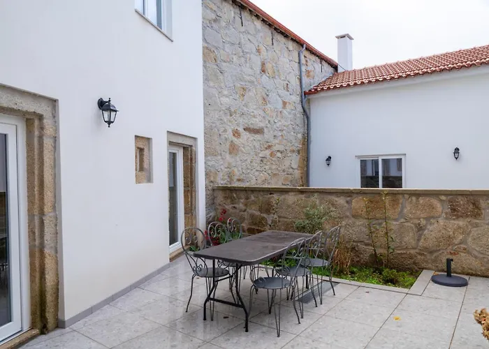 Dom wakacyjny Rustic & Modern Stone House By Host Wise