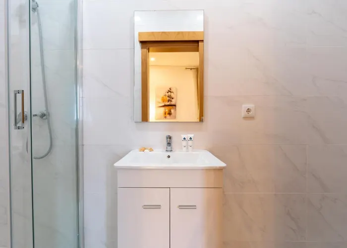 Rustic & Modern Stone House By Host Wise Holiday home *