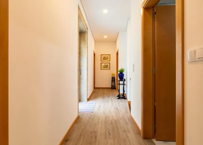 Dom wakacyjny Rustic & Modern Stone House By Host Wise