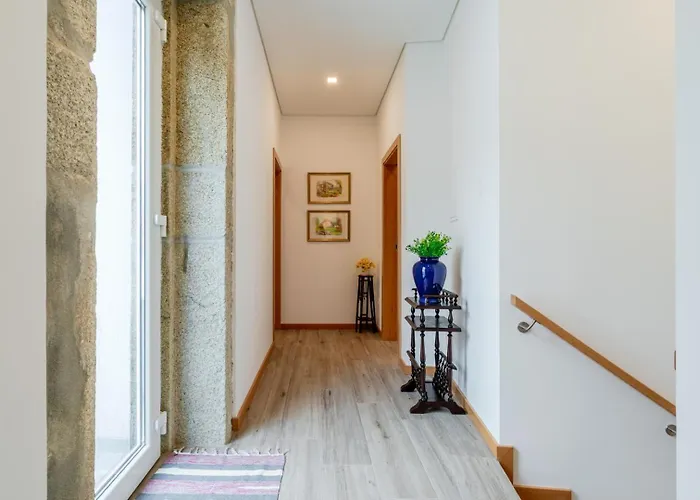 Dom wakacyjny Rustic & Modern Stone House By Host Wise