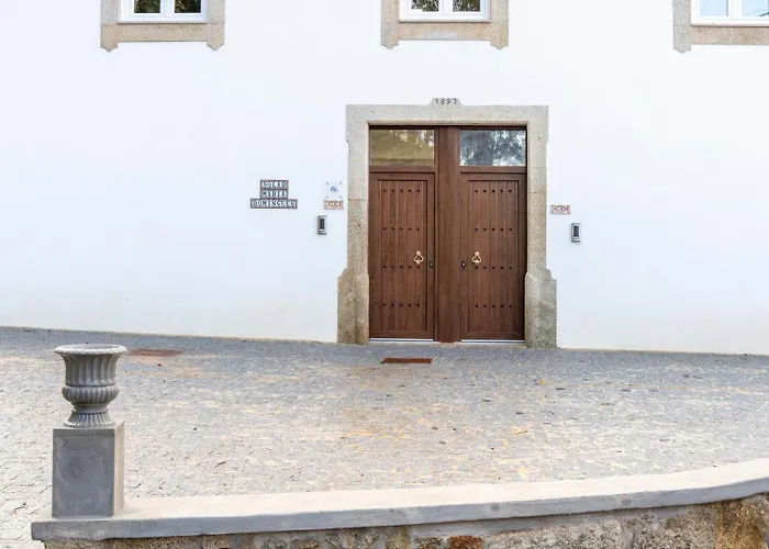 Dom wakacyjny Rustic & Modern Stone House By Host Wise *